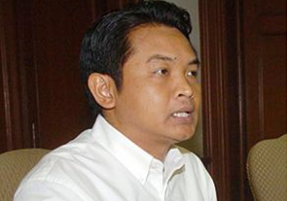 สุริยะใส ค้าน เสนาะ เสนอกักบริเวณ ทักษิณ 